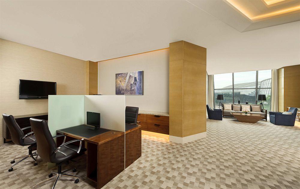 Sheraton Changchun Jingyuetan Hotel Экстерьер фото