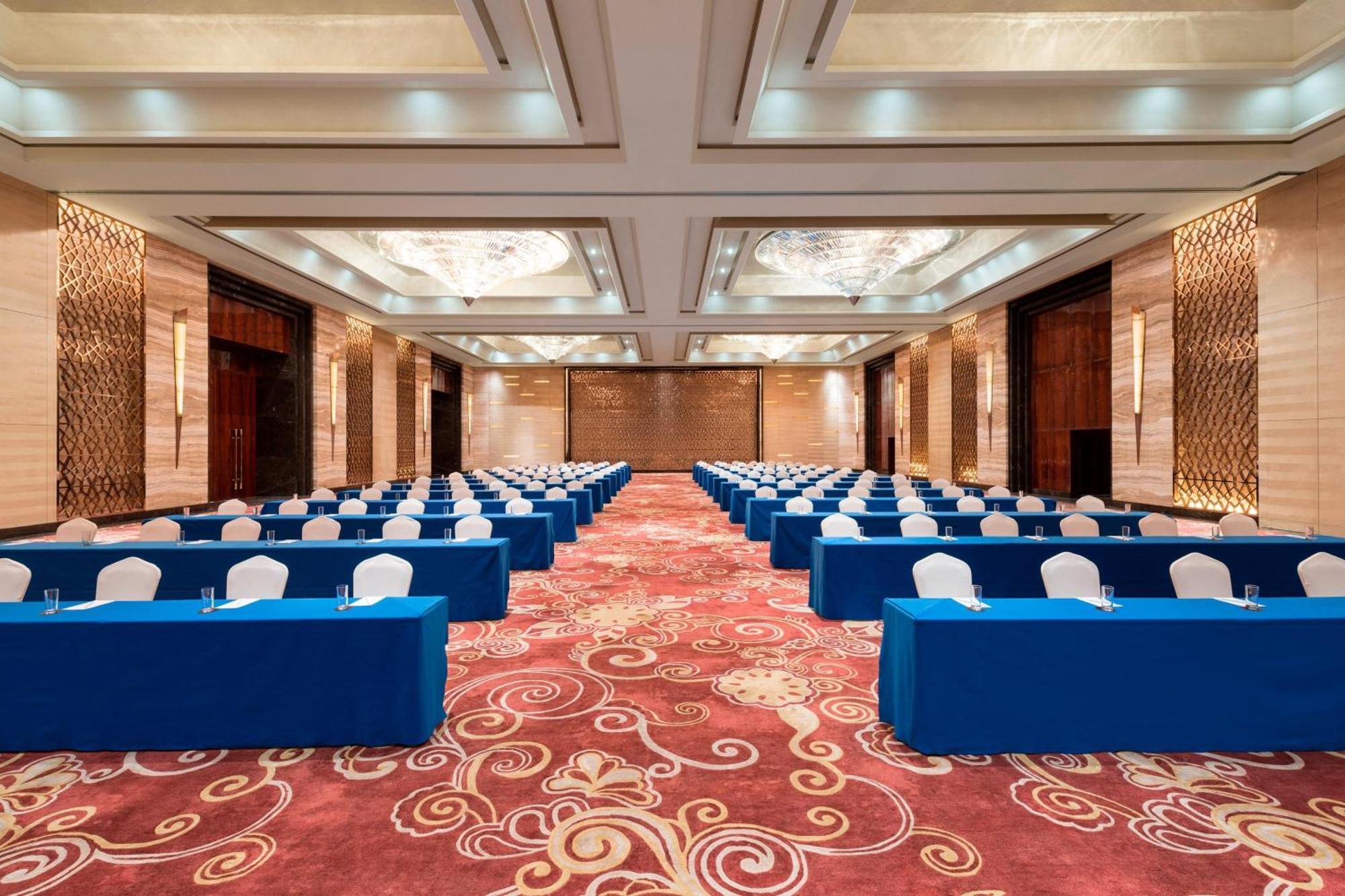 Sheraton Changchun Jingyuetan Hotel Экстерьер фото