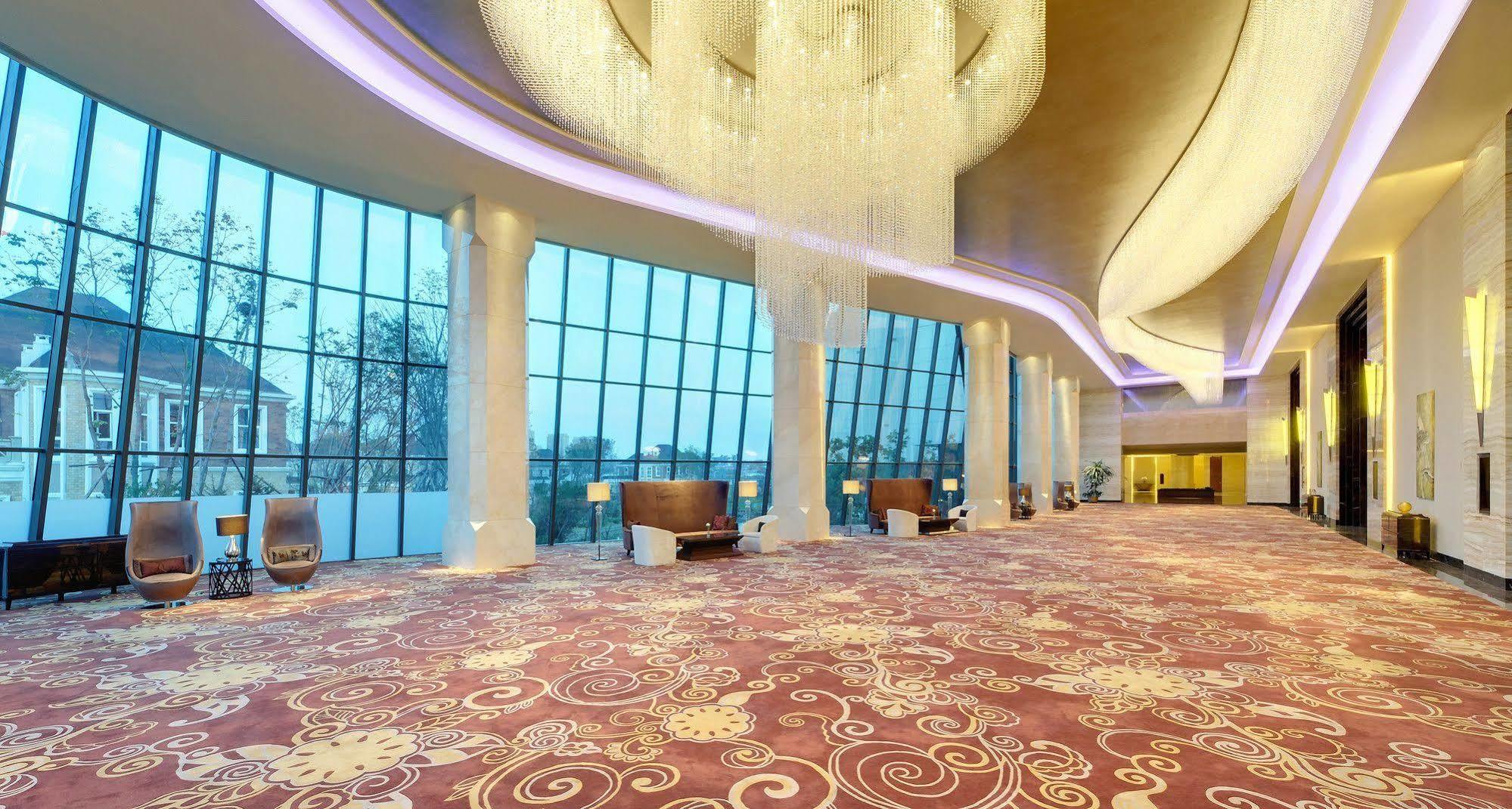 Sheraton Changchun Jingyuetan Hotel Экстерьер фото