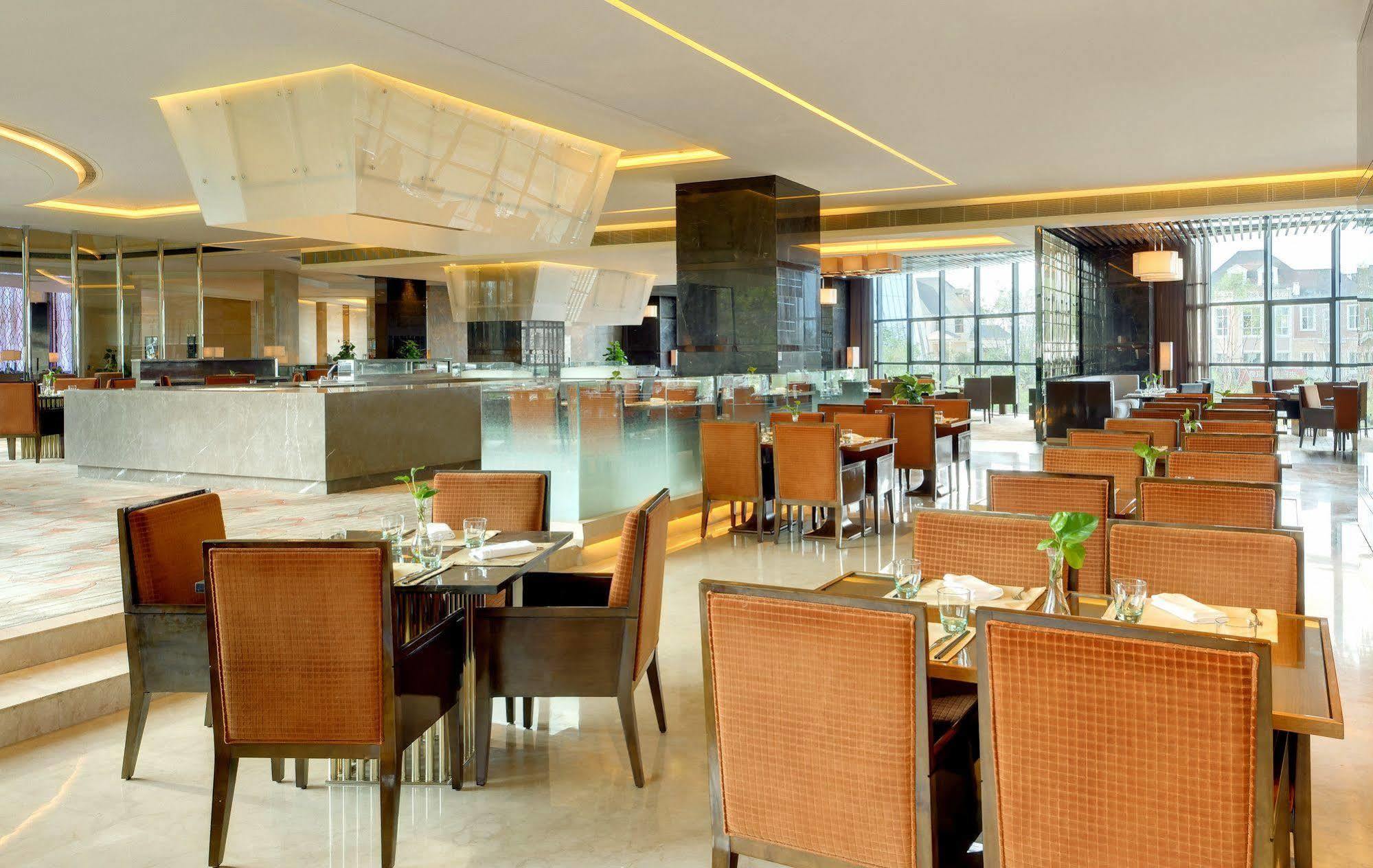 Sheraton Changchun Jingyuetan Hotel Экстерьер фото